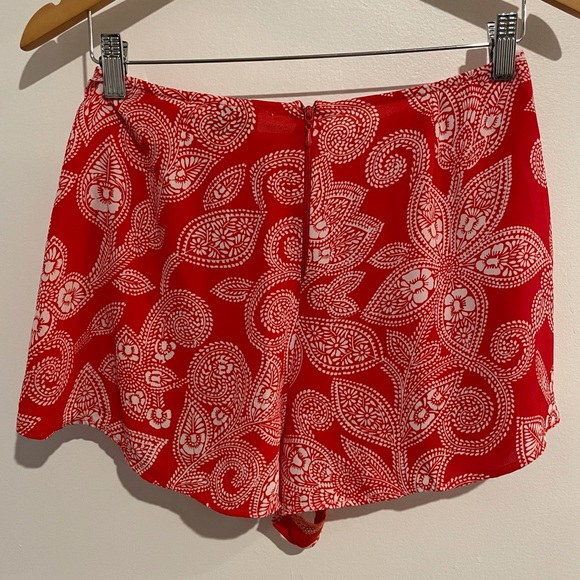 Show Me Your MuMu Red Paisley Sawyer Shorts Small - Picture 8 of 8